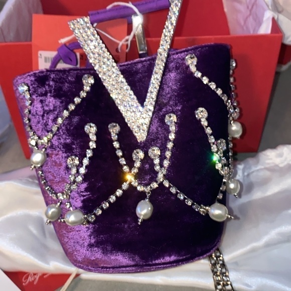ROGER VIVIER
Cross-body bag Limited Edition super glamorous bag for sale NWT+BOX - Picture 9 of 13
